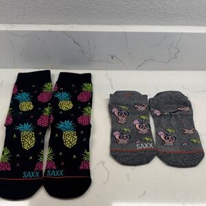 SAXX Black and Gray Pineapple and Skull Socks